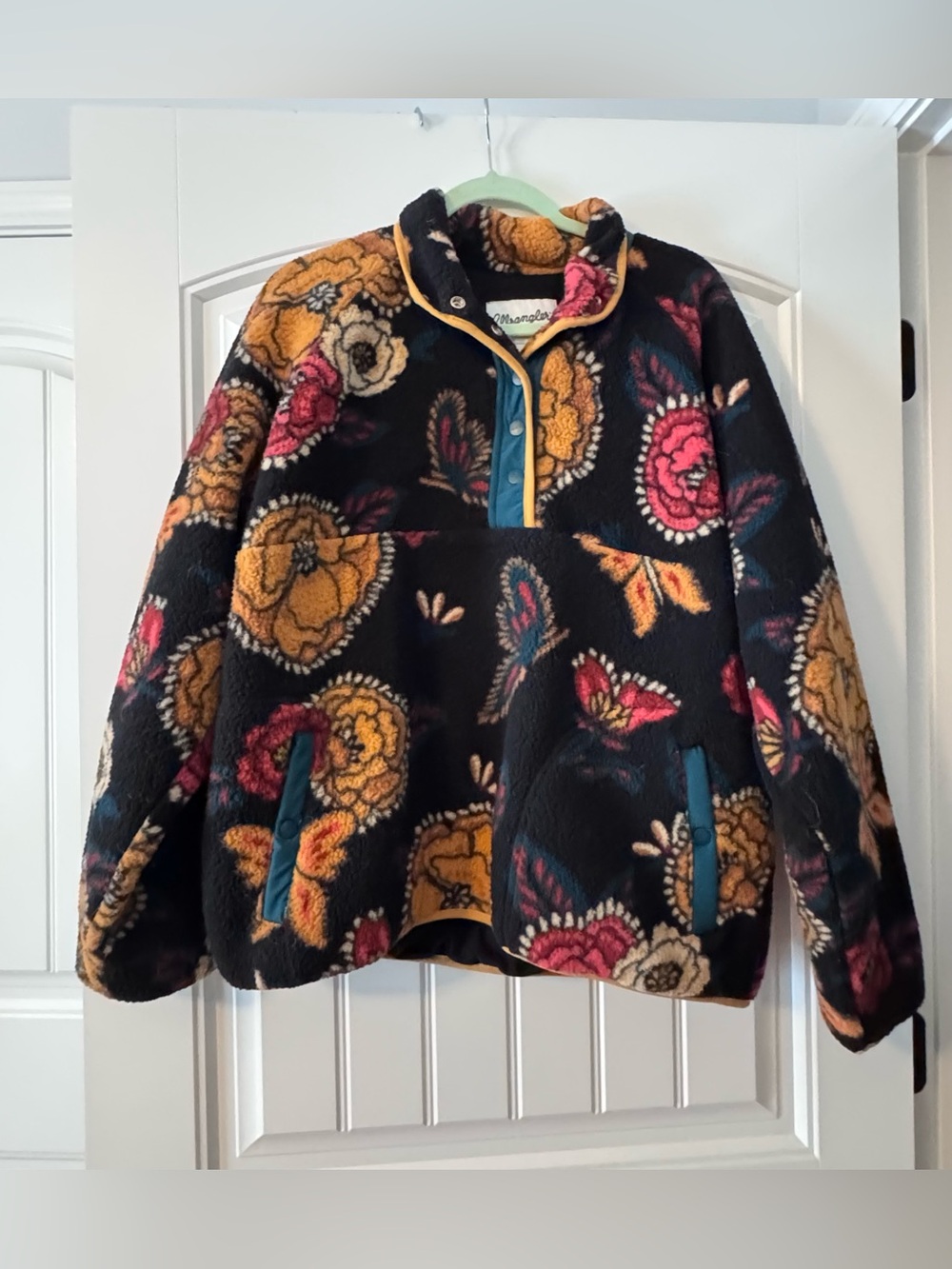 Wrangler Pull Over Sherpa Black, Mustard & Rose Accents - Picture 1 of 4